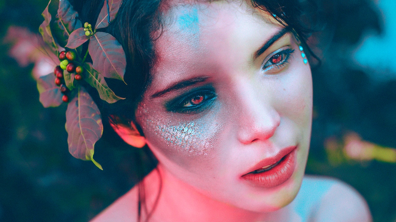 coloured contact lenses